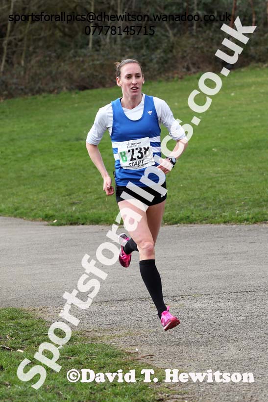 Laura Weightman (Morpeth) 2nd leg of the senior womens 6 stage relay, 2014 Northern 12 and 6 Stage Relays, Heaton Park, Manchester. Photo: David T. Hewitson/Sports for All Pics